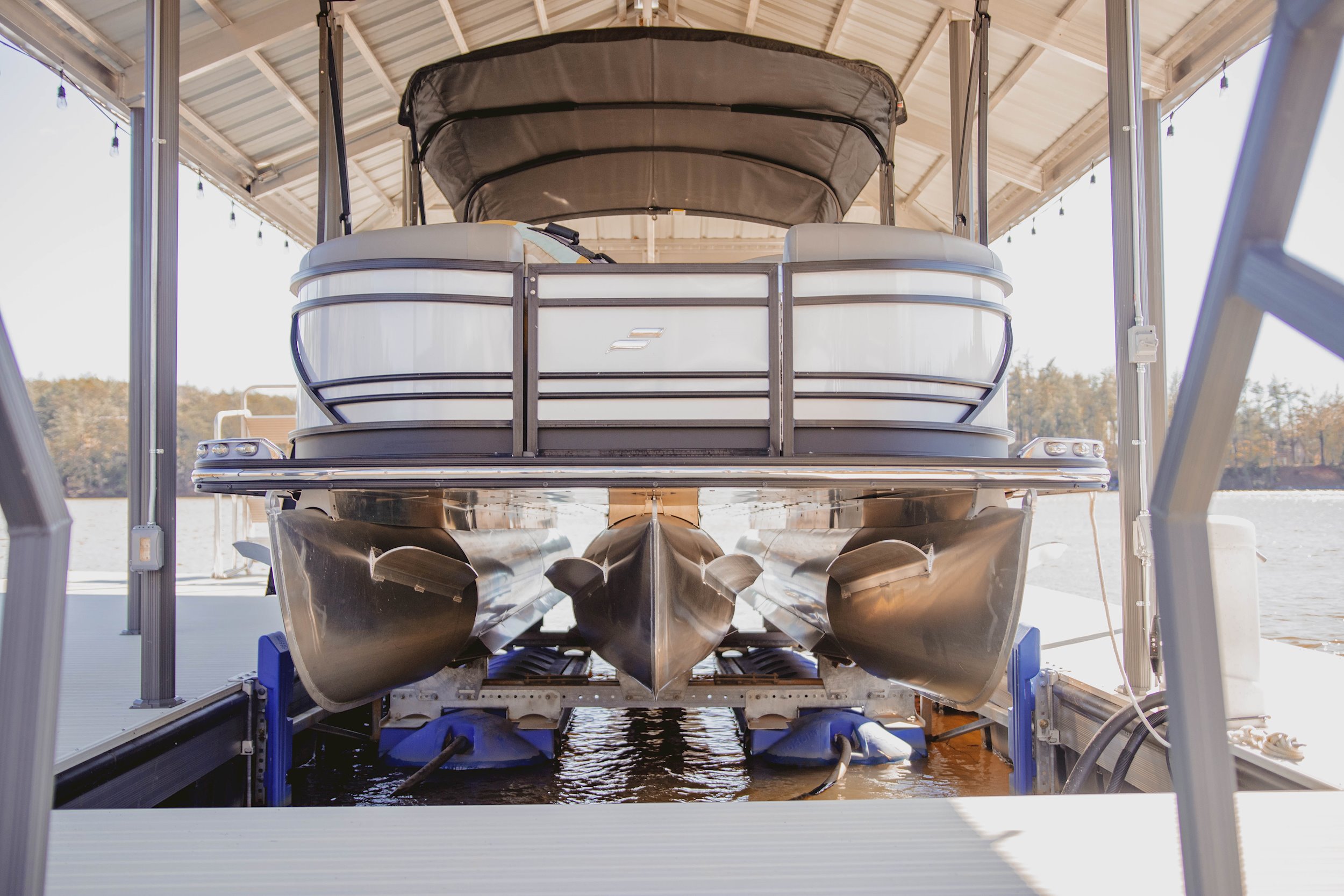 floating-boat-lifts-how-does-a-floating-boat-lift-work-hydrohoist